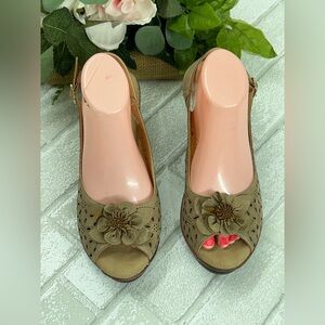 Elegant Floral Tan Women's Sandals